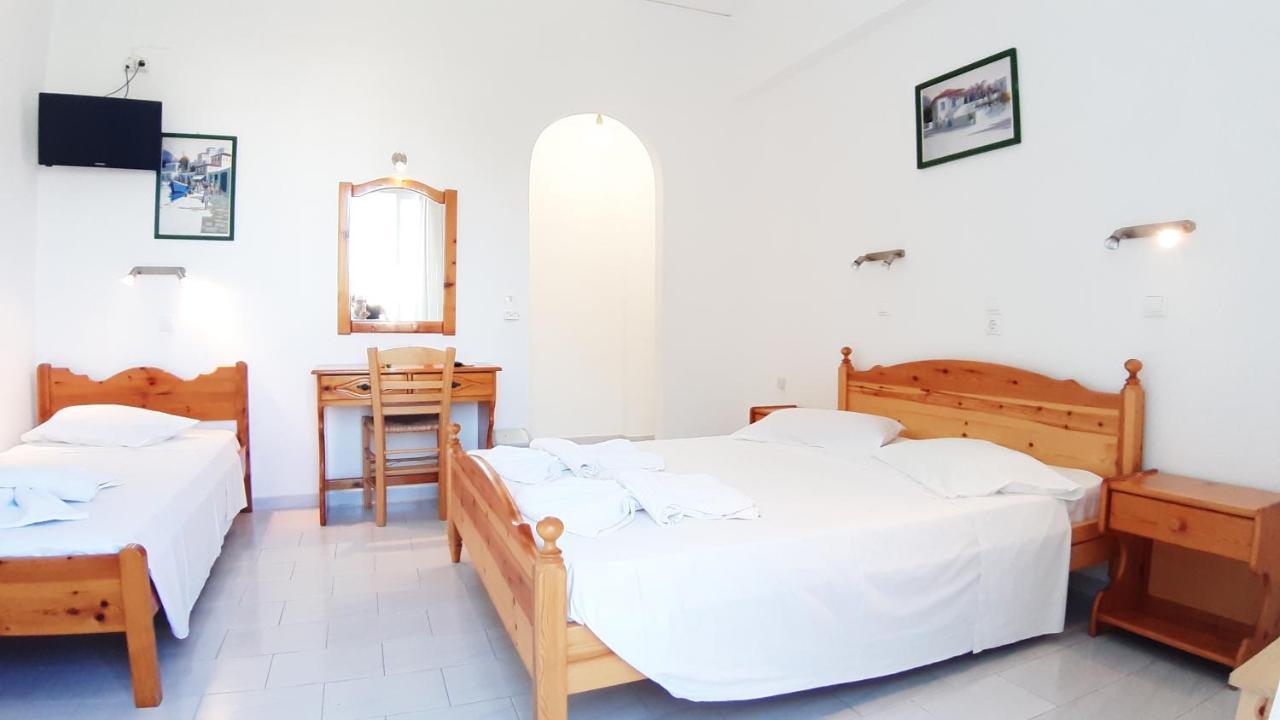 פארוס Bizas Rooms & Studios מראה חיצוני תמונה