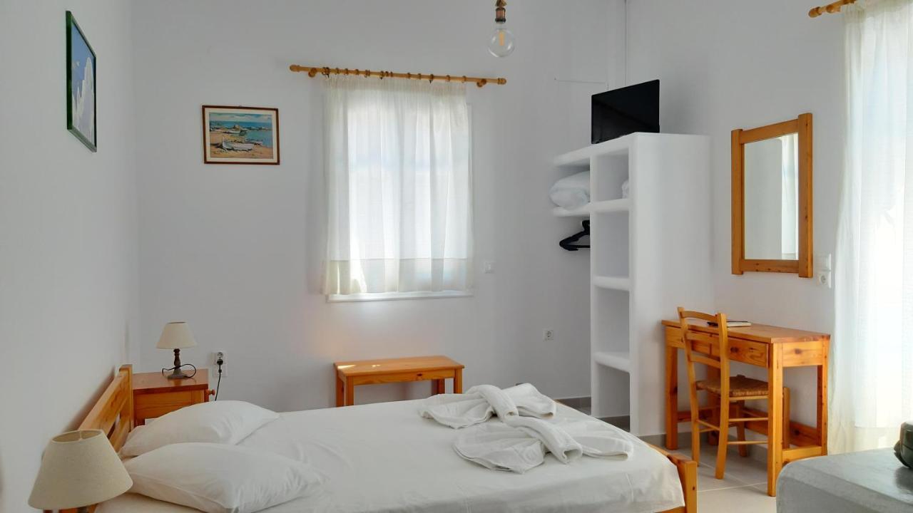 פארוס Bizas Rooms & Studios מראה חיצוני תמונה