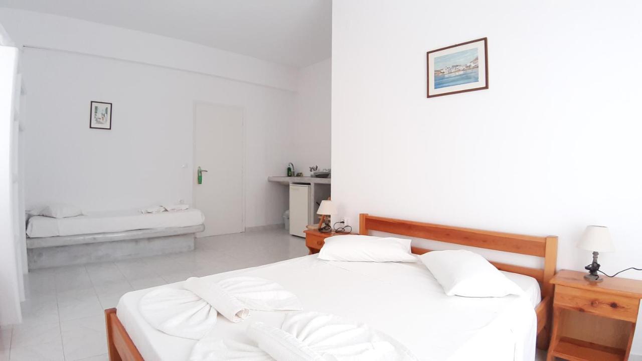 פארוס Bizas Rooms & Studios מראה חיצוני תמונה