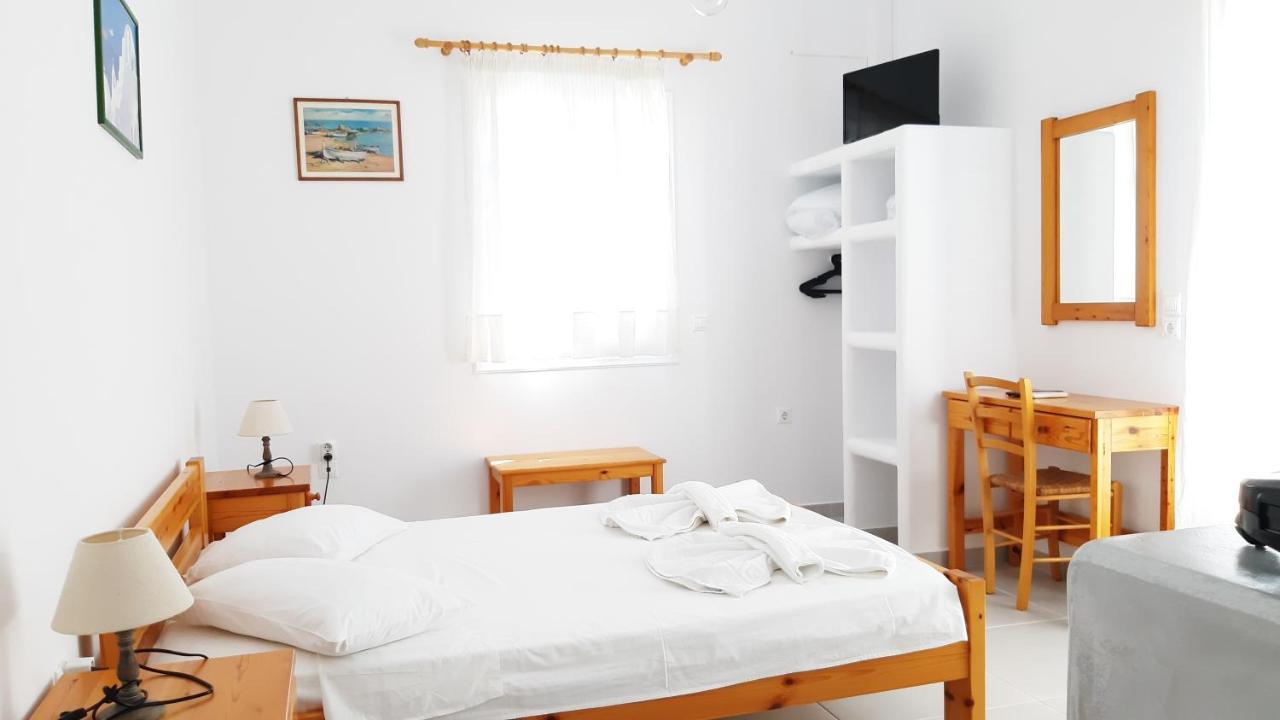 פארוס Bizas Rooms & Studios מראה חיצוני תמונה