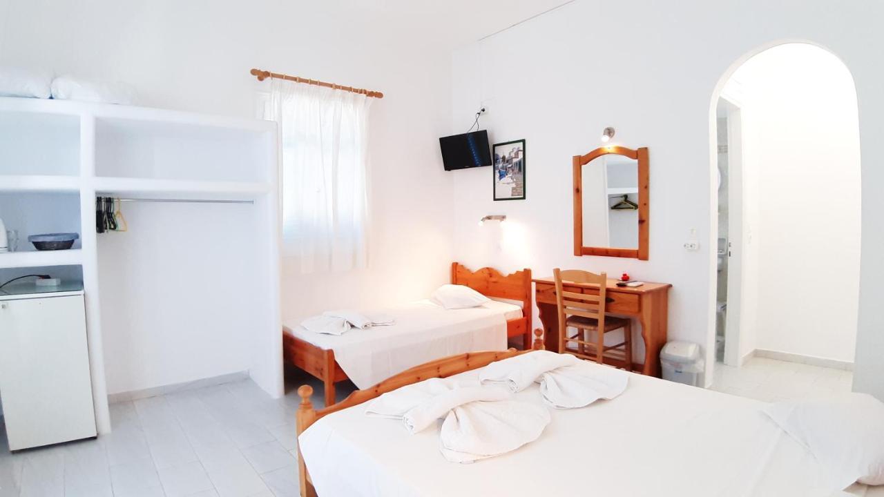 פארוס Bizas Rooms & Studios מראה חיצוני תמונה