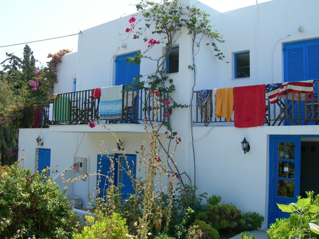 פארוס Bizas Rooms & Studios מראה חיצוני תמונה