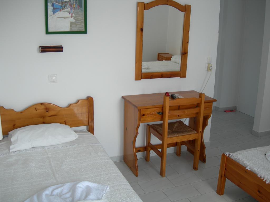 פארוס Bizas Rooms & Studios מראה חיצוני תמונה