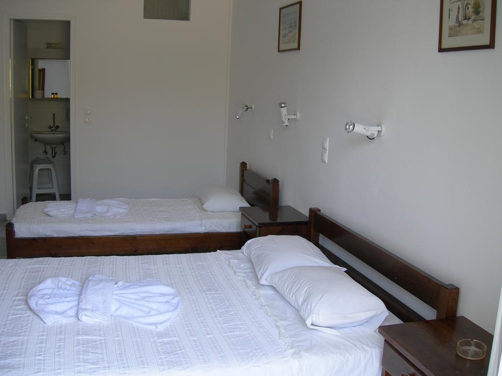 פארוס Bizas Rooms & Studios מראה חיצוני תמונה