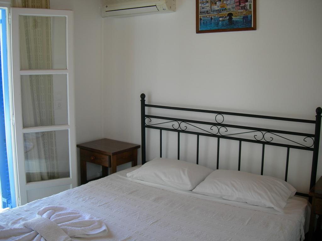 פארוס Bizas Rooms & Studios חדר תמונה