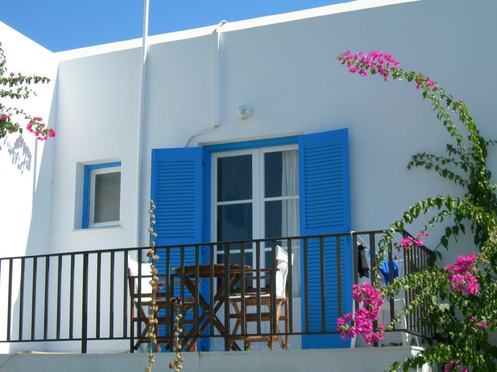 פארוס Bizas Rooms & Studios מראה חיצוני תמונה