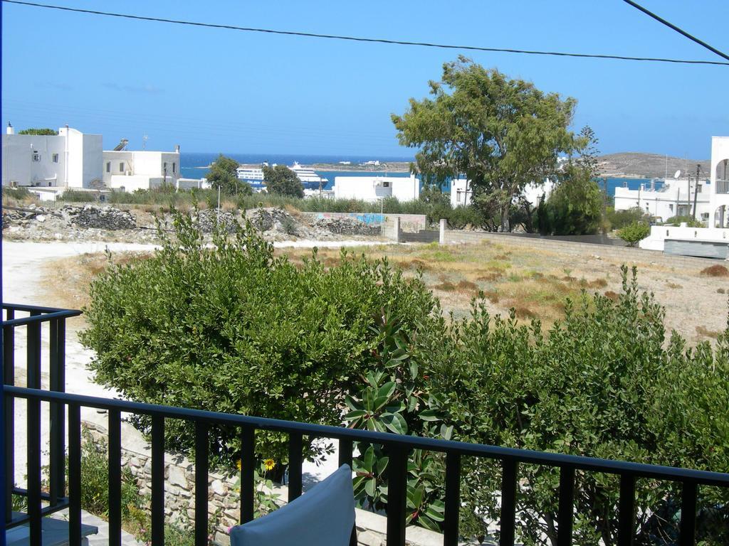 פארוס Bizas Rooms & Studios מראה חיצוני תמונה