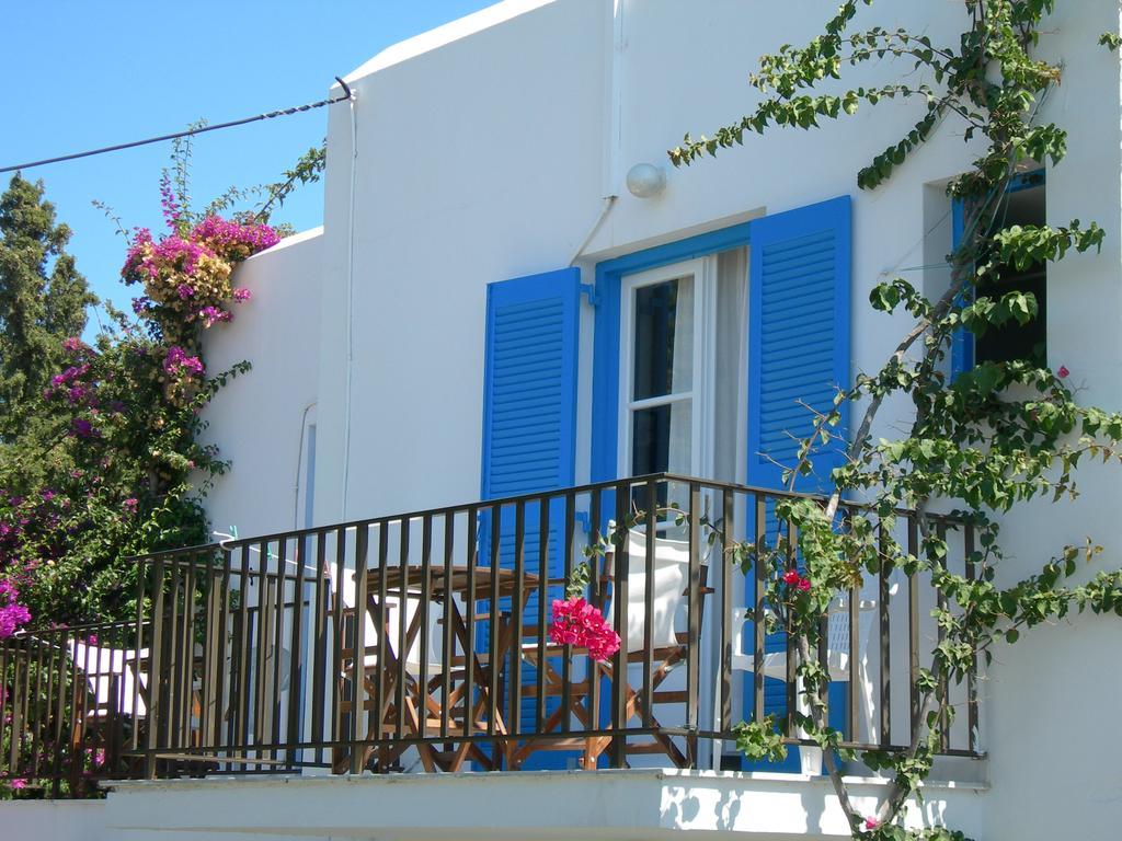 פארוס Bizas Rooms & Studios מראה חיצוני תמונה