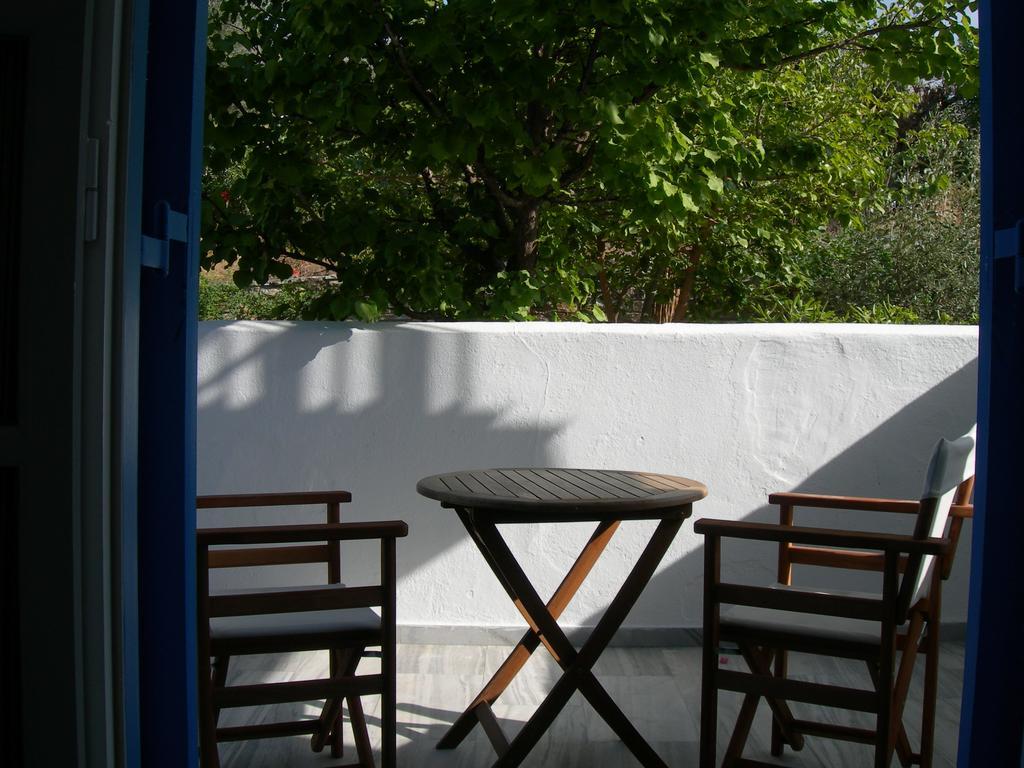 פארוס Bizas Rooms & Studios מראה חיצוני תמונה