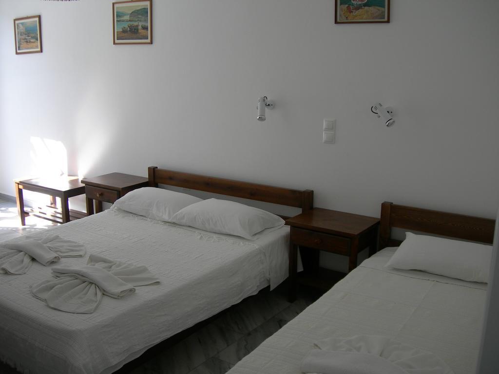 פארוס Bizas Rooms & Studios מראה חיצוני תמונה