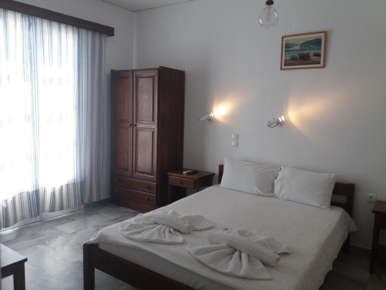פארוס Bizas Rooms & Studios מראה חיצוני תמונה