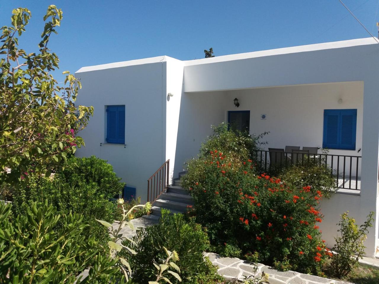 פארוס Bizas Rooms & Studios מראה חיצוני תמונה