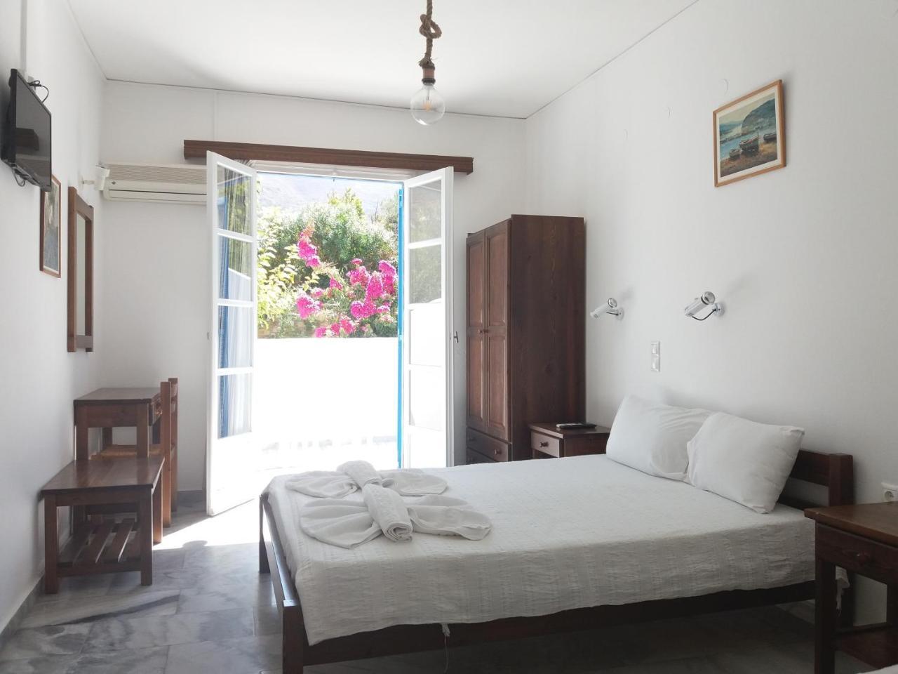 פארוס Bizas Rooms & Studios מראה חיצוני תמונה